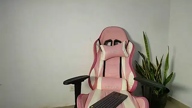 IsaXander743's cam snapshot