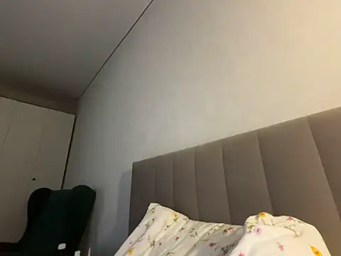 GoldenSexySky's cam snapshot