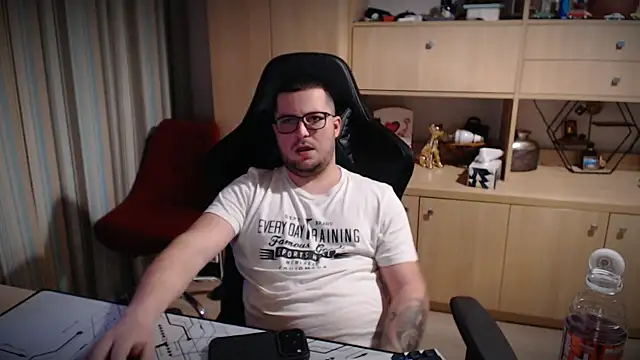 kevinnlovelly's cam snapshot