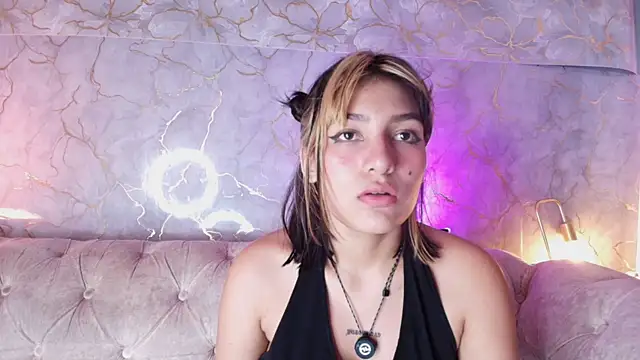 gaby_cloudy's cam snapshot