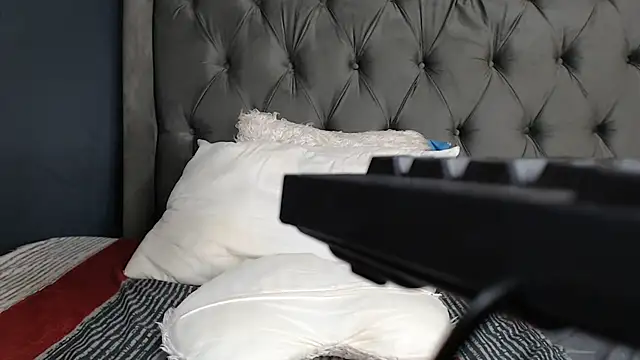 LOYAL_SASHA's cam snapshot