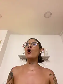 LauraRaider's cam snapshot