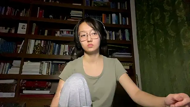 LinaClous live sex cam