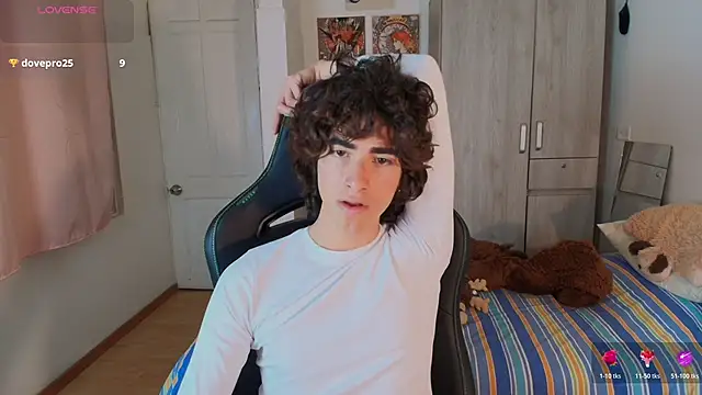 Nude_Boy18 live sex cam