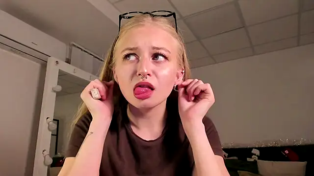 MiaMews's cam snapshot