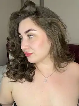 KiraBarlows live sex cam
