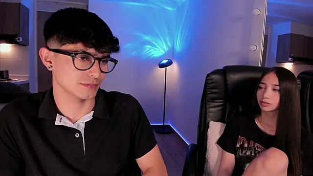 Mikeyvioleta_'s cam snapshot