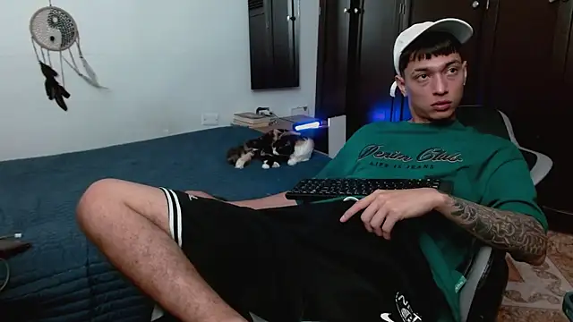 aaron_blug live sex cam