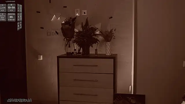 ManiFreyja's cam snapshot