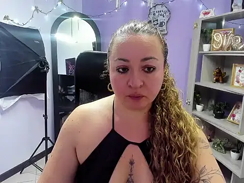 danya_milf's cam snapshot