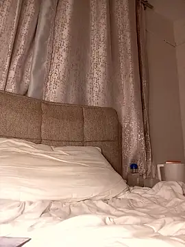 MINNYIRI live sex cam