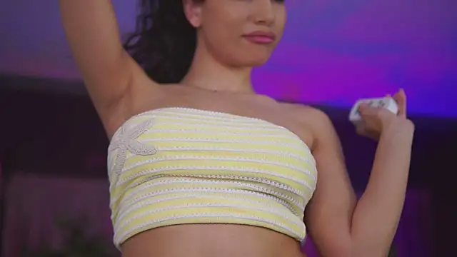 GinaValentinna's cam snapshot