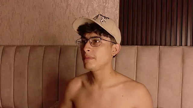 Aaron_Eze live sex cam