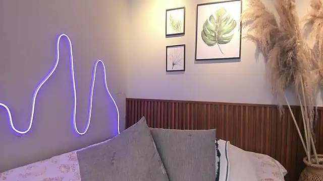 MIAROGGERSS's cam snapshot