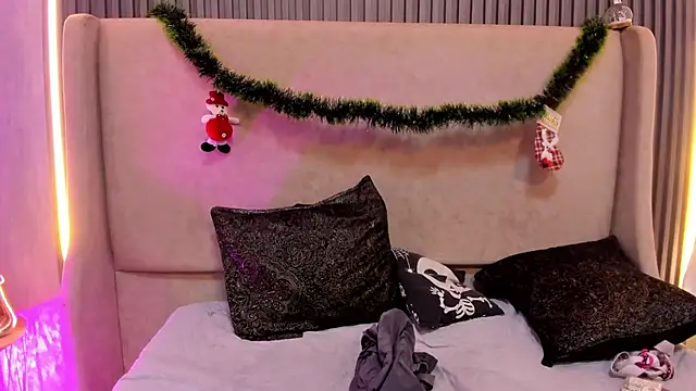 LizzyAndDominic's cam snapshot