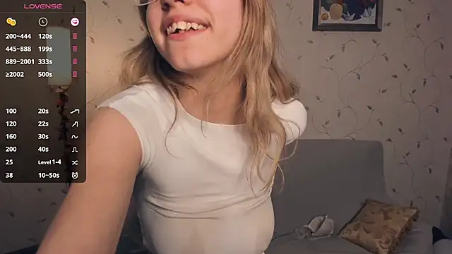 JoanBaggott's cam snapshot