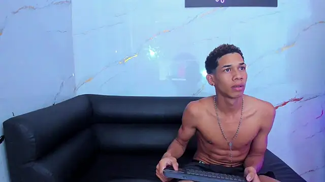 Little_nicoll live sex cam