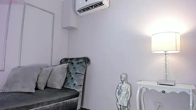 CarolineLee_'s cam snapshot