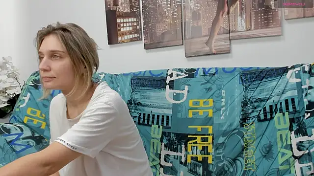 Tenderly_Sophie's cam snapshot