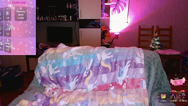 mischellemeow13 live sex cam