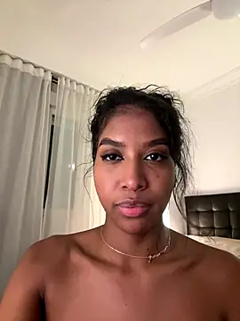 IamCrystal2 live sex cam