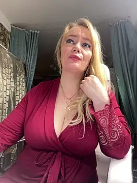 Sweet-blonde live sex cam