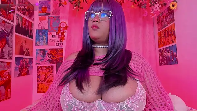 MissCurvyTop's cam snapshot