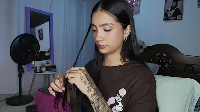 mia_yireth's cam snapshot