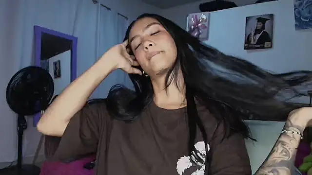 mia_yireth's cam snapshot