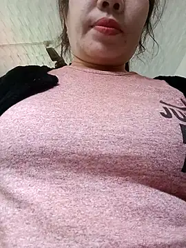 Reema_143 live sex cam