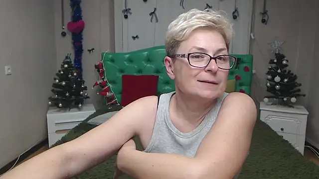 EmiliaGree live sex cam