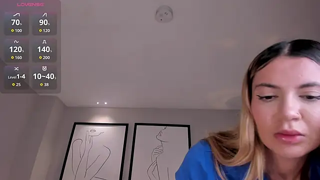 NiaHolland live sex cam