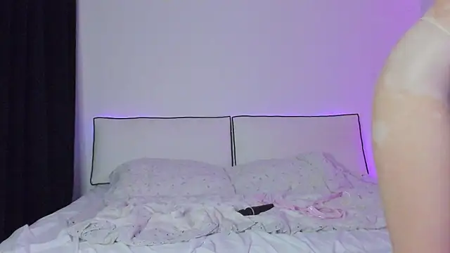 koolaidandfrozenpizza's cam snapshot