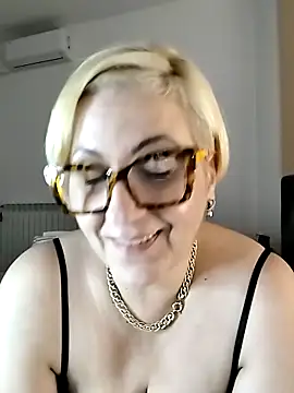 Pumabionda live sex cam