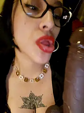 BustyVampyre live sex cam