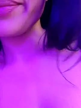 KARISHMA-STRIP live sex cam