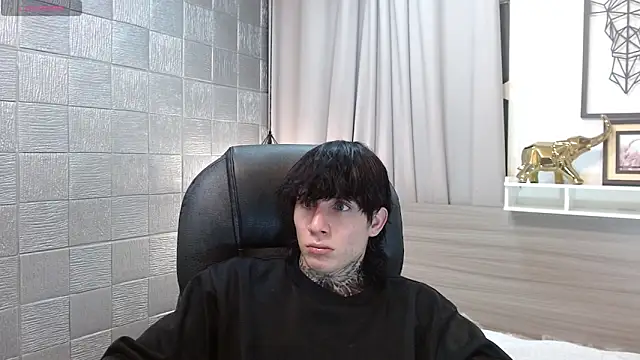 Iantwink18 live sex cam