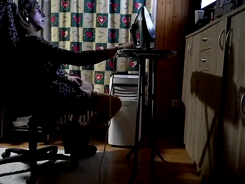 AgnesCross39's cam snapshot