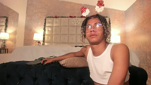 Maxim-Walker live sex cam