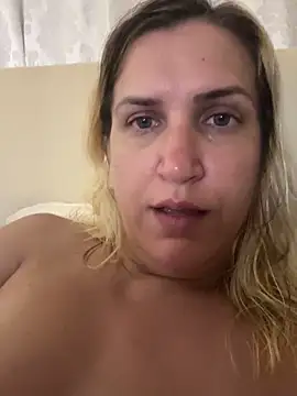 Bia_sexynovaes live sex cam