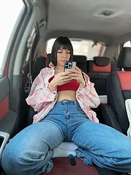 JulliaVegas live sex cam