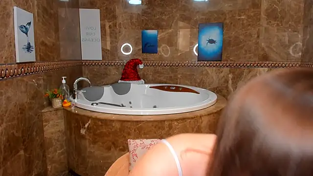 MelindaTin's cam snapshot