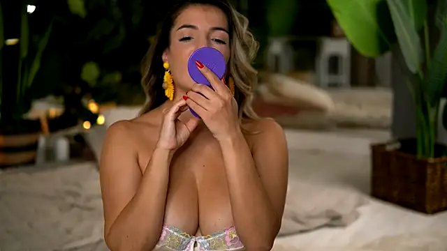 KellyMathews live sex cam