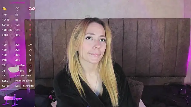 LanaMills_'s cam snapshot