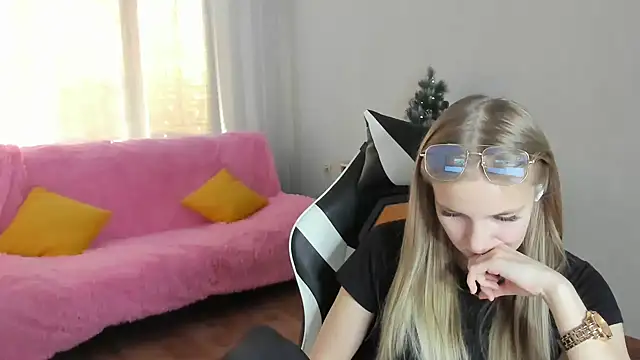 HitGyrl's cam snapshot