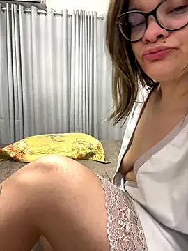 Zyrella live sex cam