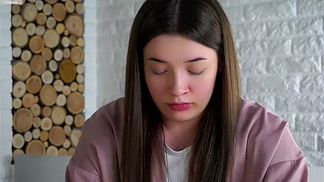 LowOncoming live sex cam