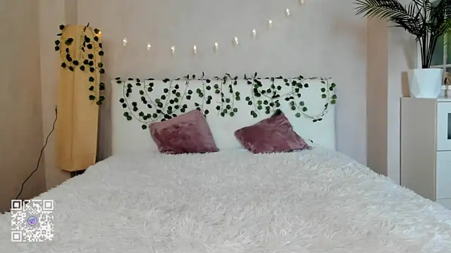 Pink_Lila18's cam snapshot