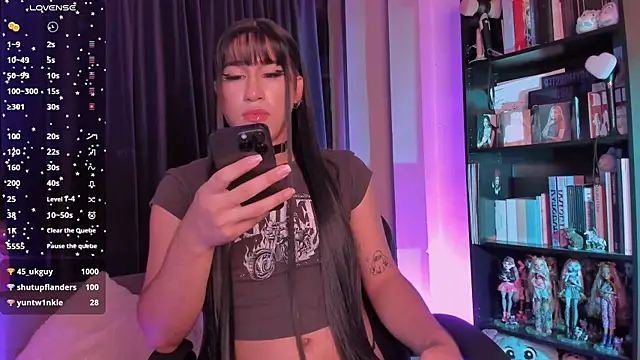 QueenAri_ live sex cam