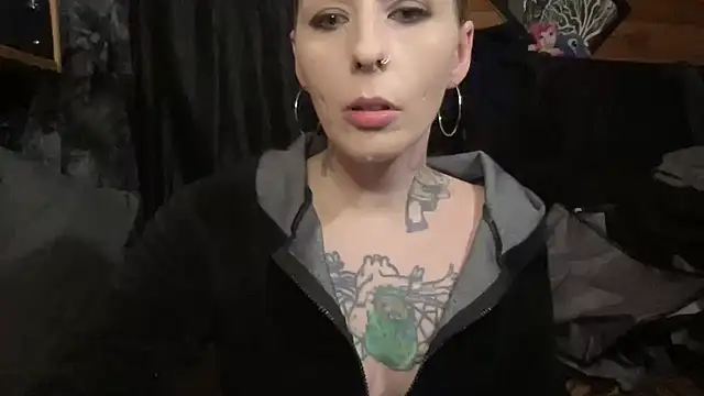 TeenyDoll live sex cam